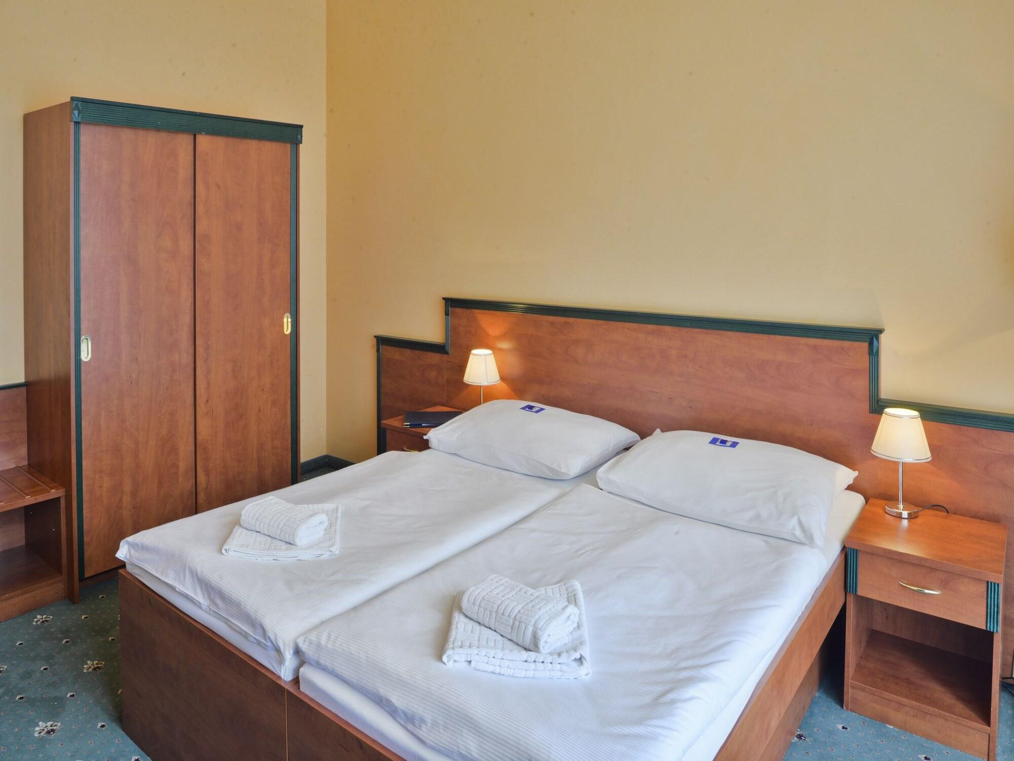Ea Hotel Jessenius 카를로비바리 외부 사진